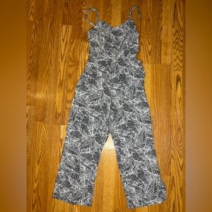 Old Navy jumpsuit capris with adjustable spaghetti straps & pockets
